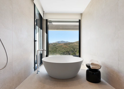 NUEVA VILLA ULTRAMODERNA A LA VENTA EN BENAHAVIS 