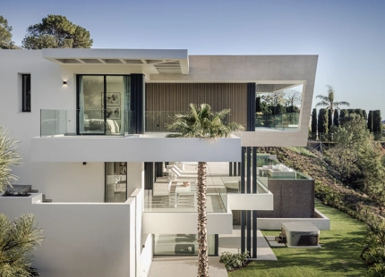 NUEVA VILLA ULTRAMODERNA A LA VENTA EN BENAHAVIS 