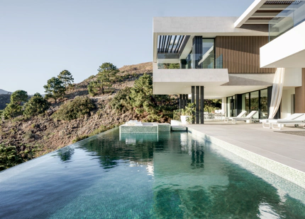 NUEVA VILLA ULTRAMODERNA A LA VENTA EN BENAHAVIS 