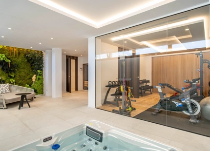 IMPRESIONANTE VILLA CONTEMPORÁNEA EN VENTA EN NUEVA ANDALUCÍA