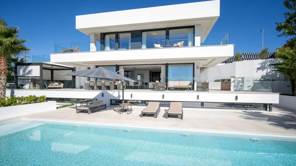 Villa en venta en Les Belvederes, Nueva Andalucia