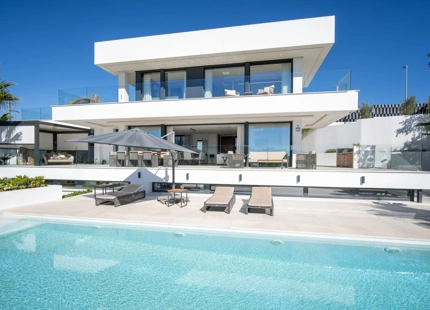 IMPRESIONANTE VILLA CONTEMPORÁNEA EN VENTA EN NUEVA ANDALUCÍA