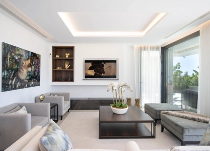 IMPRESIONANTE VILLA CONTEMPORÁNEA EN VENTA EN NUEVA ANDALUCÍA