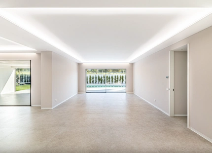 VILLA MINIMALISTA EN PRIMERA LÍNEA DE GOLF EN VENTA EN GUADALMINA ALTA