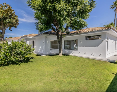 Villa en venta en Guadalmina Alta, San Pedro de Alcantara