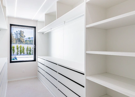 VILLA MINIMALISTA EN PRIMERA LÍNEA DE GOLF EN VENTA EN GUADALMINA ALTA