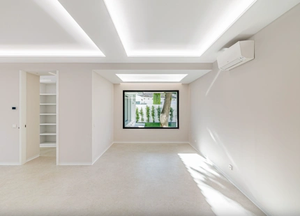 VILLA MINIMALISTA EN PRIMERA LÍNEA DE GOLF EN VENTA EN GUADALMINA ALTA