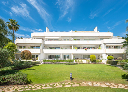 APARTAMENTO EN PRIMERA LÍNEA DE GOLF EN VENTA EN NUEVA ANDALUCÍA