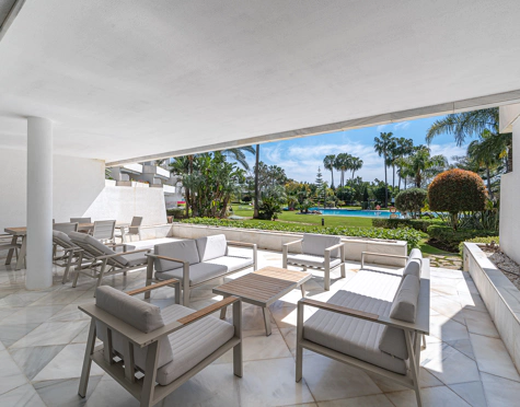 FRONT LINE GOLF APARTMENT FOR SALE IN NUEVA ANDALUCIA