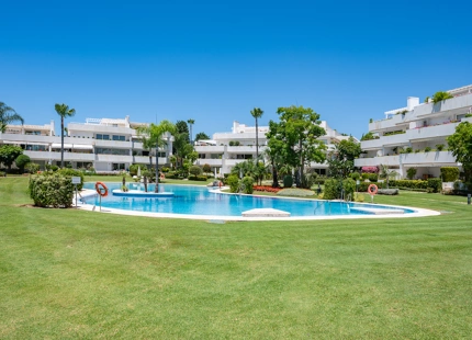 APARTAMENTO EN PRIMERA LÍNEA DE GOLF EN VENTA EN NUEVA ANDALUCÍA