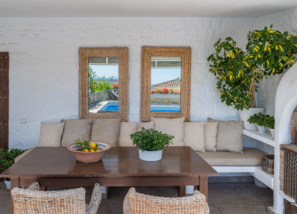 VILLA DE ESTILO ANDALUZ EN VENTA EN NUEVA ANDALUCIA