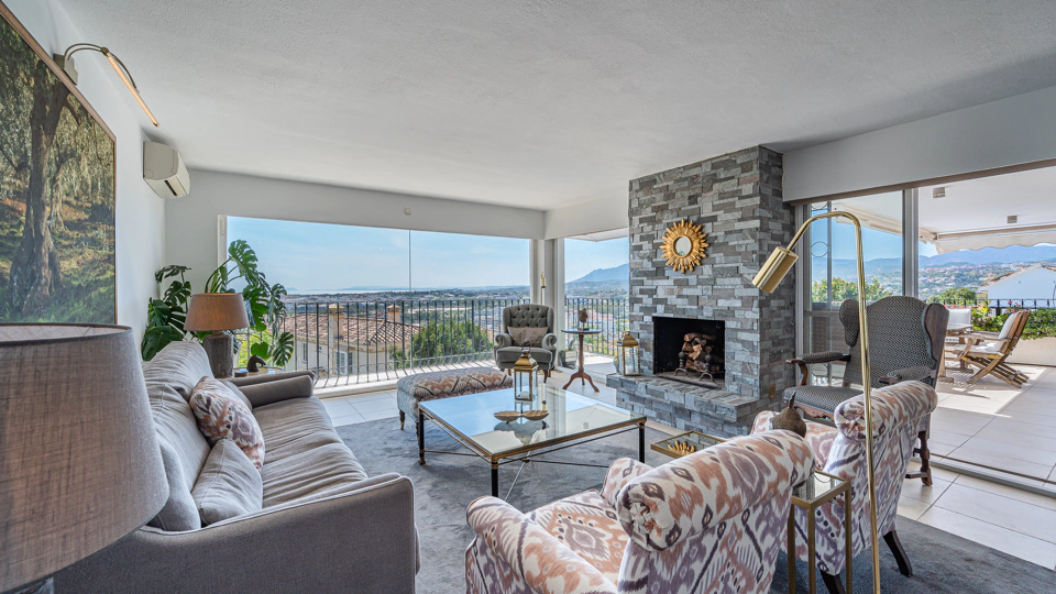 Villa en venta en Nueva Andalucia, Marbella