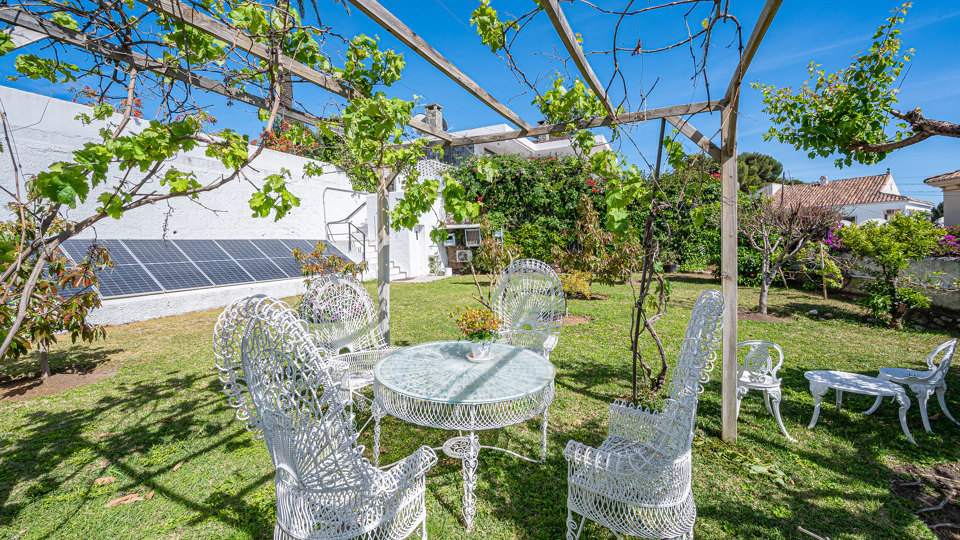 Villa en venta en Nueva Andalucia, Marbella