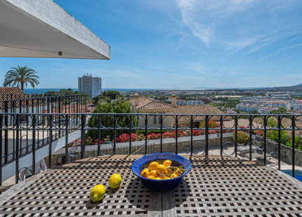 VILLA DE ESTILO ANDALUZ EN VENTA EN NUEVA ANDALUCIA