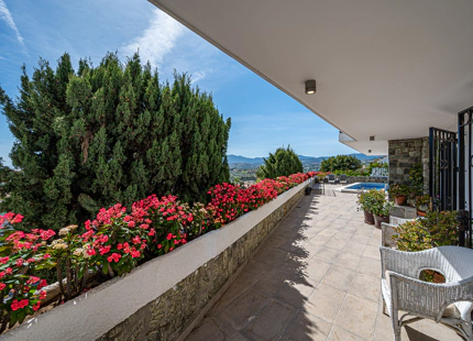 VILLA DE ESTILO ANDALUZ EN VENTA EN NUEVA ANDALUCIA