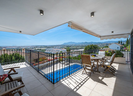 VILLA DE ESTILO ANDALUZ EN VENTA EN NUEVA ANDALUCIA