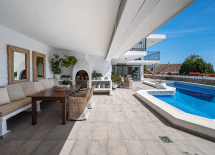 VILLA DE ESTILO ANDALUZ EN VENTA EN NUEVA ANDALUCIA