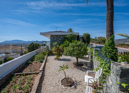 VILLA DE ESTILO ANDALUZ EN VENTA EN NUEVA ANDALUCIA