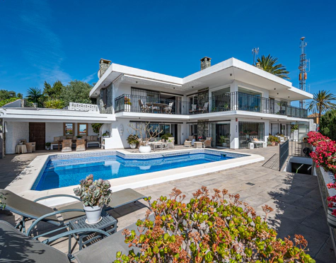 TYPICAL ANDALUSIAN VILLA FOR SALE IN NUEVA ANDALUCIA