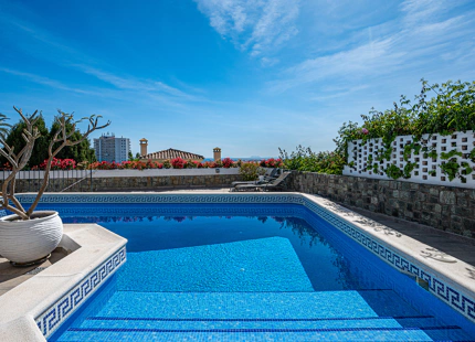 VILLA DE ESTILO ANDALUZ EN VENTA EN NUEVA ANDALUCIA