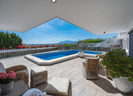 VILLA DE ESTILO ANDALUZ EN VENTA EN NUEVA ANDALUCIA