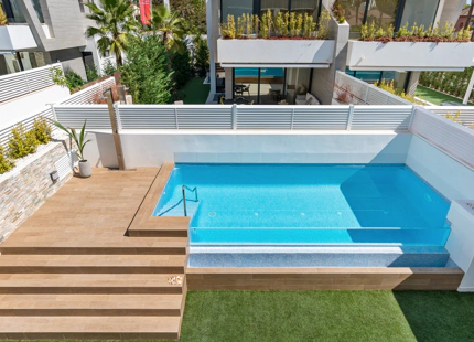 CASA ADOSADA EN VENTA CERCA DE PUERTO BANÚS, NUEVA ANDALUCÍA, JUNTO A LA PLAYA