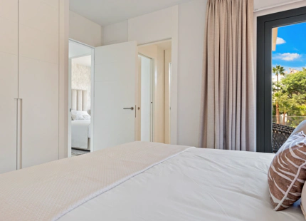 CASA ADOSADA EN VENTA CERCA DE PUERTO BANÚS, NUEVA ANDALUCÍA, JUNTO A LA PLAYA