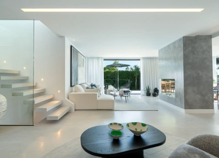 VILLA TOTALMENTE RENOVADA EN VENTA EN NUEVA ANDALUCÍA