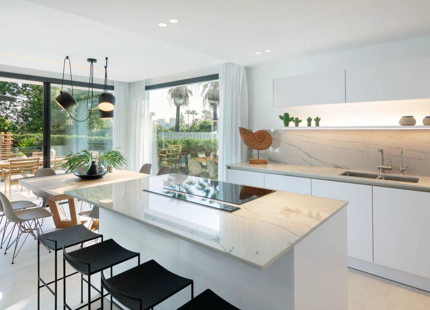 VILLA TOTALMENTE RENOVADA EN VENTA EN NUEVA ANDALUCÍA