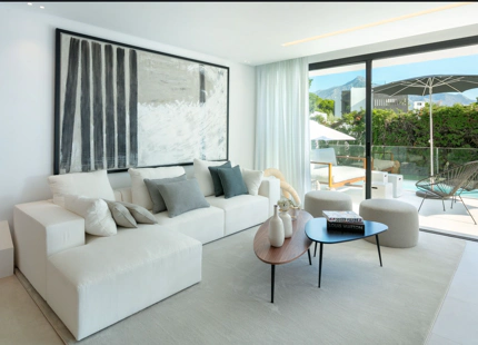 VILLA TOTALMENTE RENOVADA EN VENTA EN NUEVA ANDALUCÍA