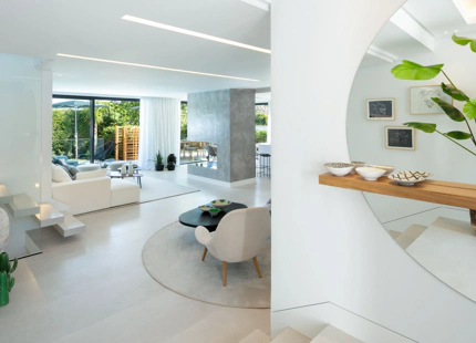 VILLA TOTALMENTE RENOVADA EN VENTA EN NUEVA ANDALUCÍA