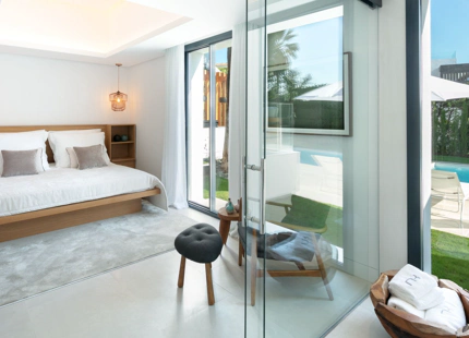 VILLA TOTALMENTE RENOVADA EN VENTA EN NUEVA ANDALUCÍA