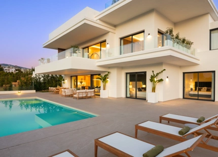 STUNNING GOLF VIEW VILLA FOR SALE ON THE NEW GOLDEN MILE, ESTEPONA