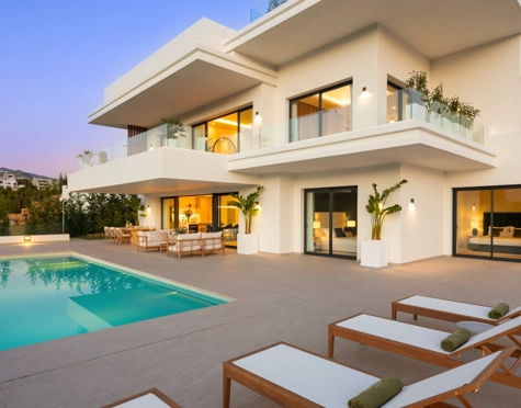 Villa for sale in La Resina Golf, Estepona East