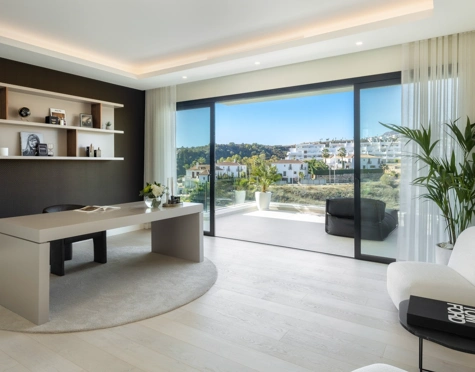 Villa for sale in La Resina Golf, Estepona East