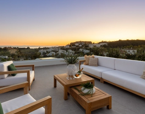 Villa for sale in La Resina Golf, Estepona East