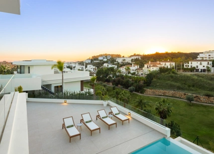 STUNNING GOLF VIEW VILLA FOR SALE ON THE NEW GOLDEN MILE, ESTEPONA