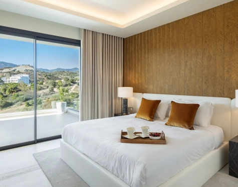 Villa for sale in La Resina Golf, Estepona East