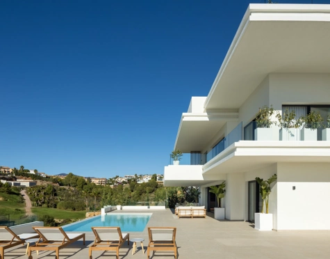 Villa for sale in La Resina Golf, Estepona East