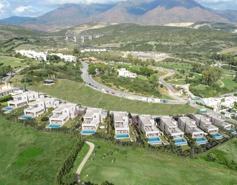 Villa for sale in Estepona Golf, Estepona West