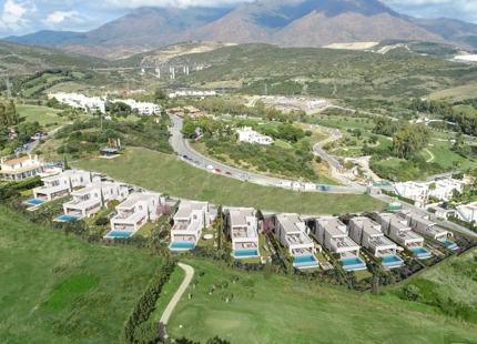 VILLA MODERNA EN PRIMERA LÍNEA DE GOLF EN VENTA EN ESTEPONA GOLF