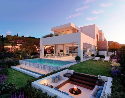Villa for sale in Estepona Golf, Estepona West