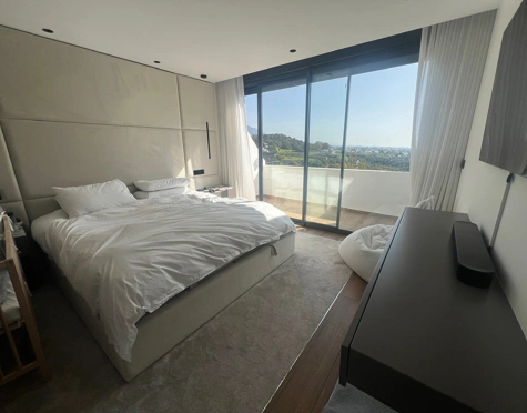 Town House for sale in El Herrojo, Benahavis