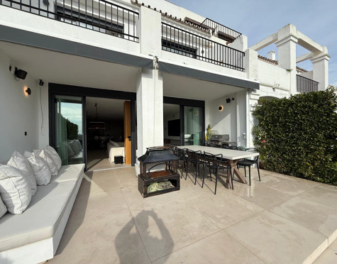 Town House for sale in El Herrojo, Benahavis