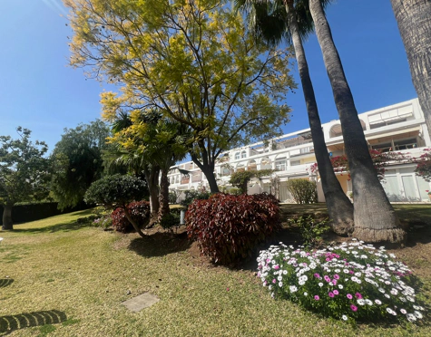 Town House for sale in El Herrojo, Benahavis