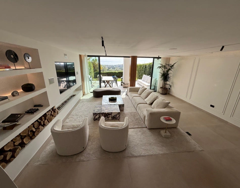 Town House for sale in El Herrojo, Benahavis