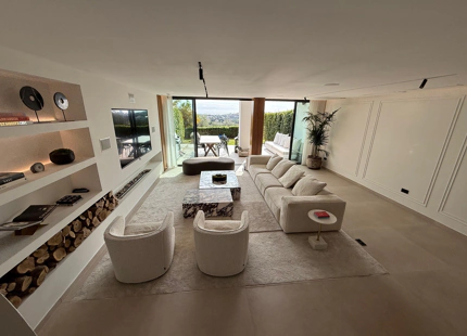 CASA ADOSADA RENOVADA CON VISTAS ESPECTACULARES EN VENTA EN BENAHAVÍS