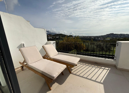 CASA ADOSADA RENOVADA CON VISTAS ESPECTACULARES EN VENTA EN BENAHAVÍS