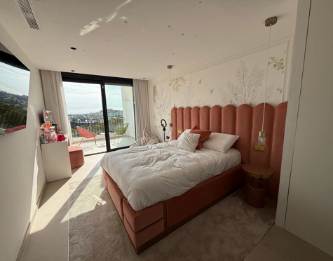Town House for sale in El Herrojo, Benahavis