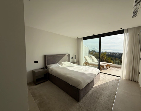 Town House for sale in El Herrojo, Benahavis